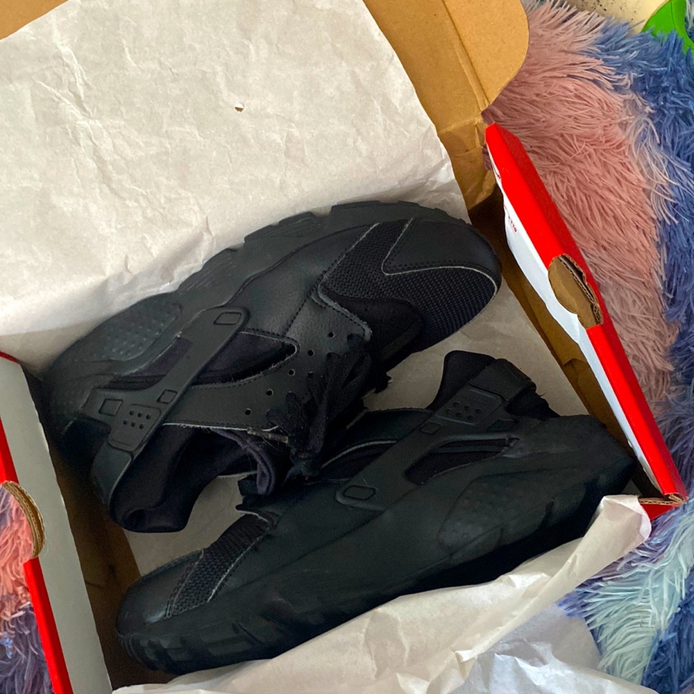 Huaraches black Nike